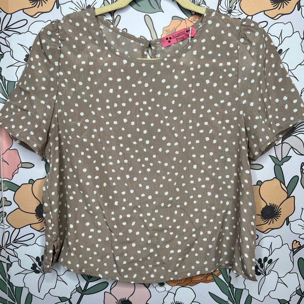 Chic Polka Dot Blouse in Taupe